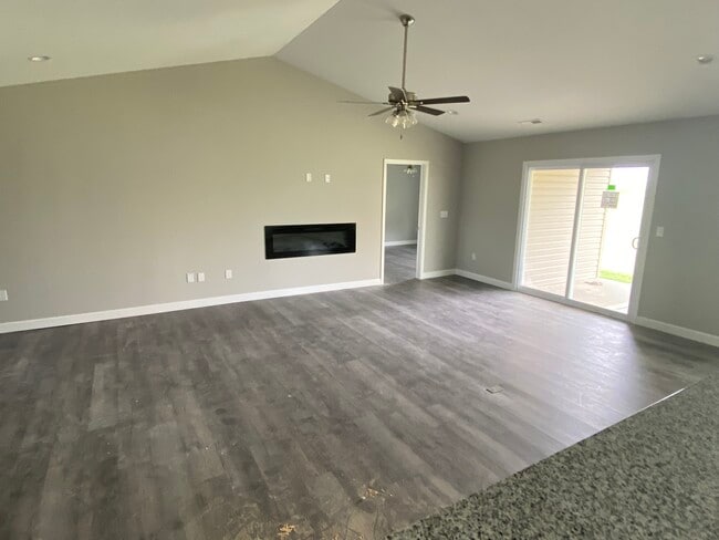 Foto del edificio - 2025 Serenade Ln