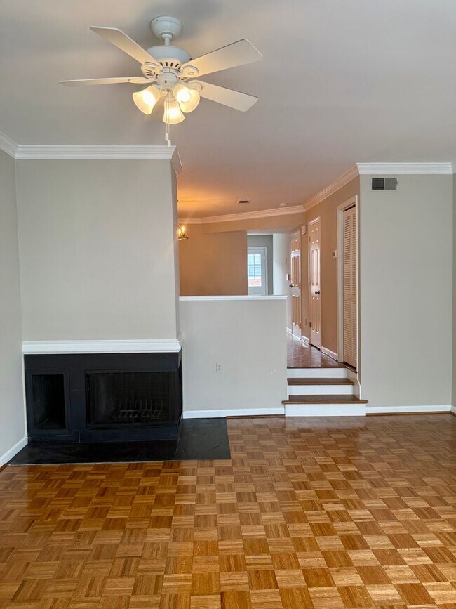 Foto del edificio - 2-bedroom, 2.5-bathroom home located in th...