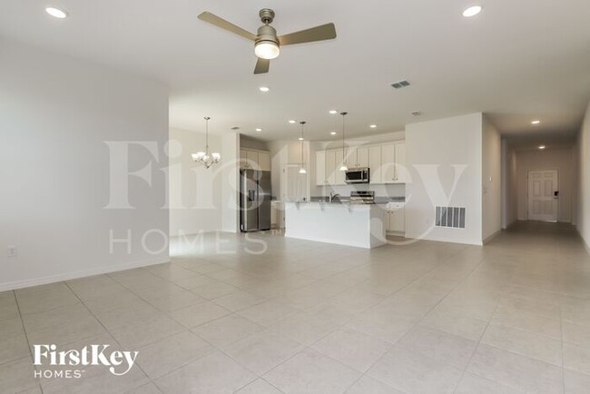 Foto del edificio - 523 Crown Rose Dr