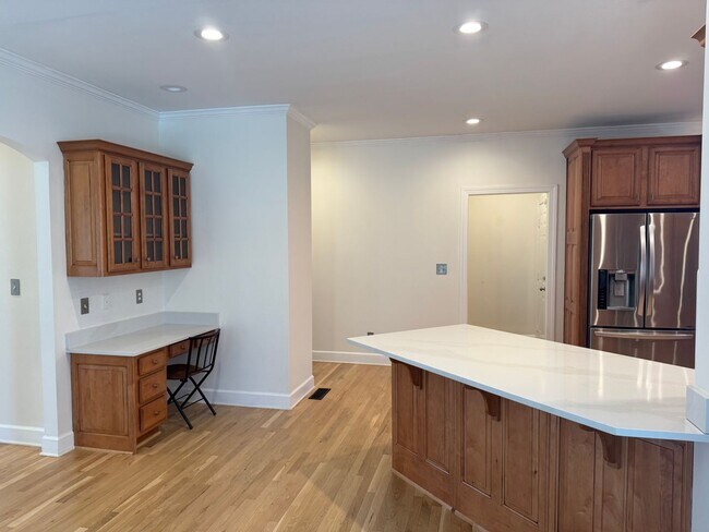 Foto del edificio - Stunning 4BR Executive Style Home in Brentwood