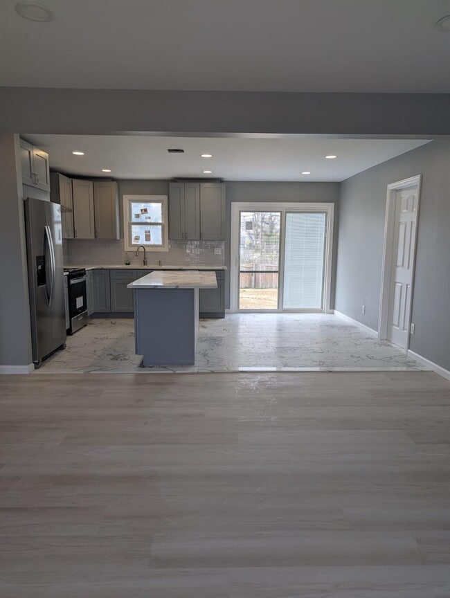 Building Photo - 5 Beaulieu Ct