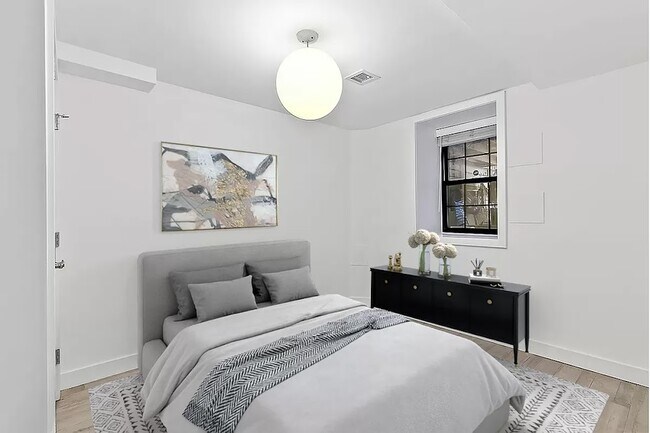 Building Photo - 646 Chauncey St