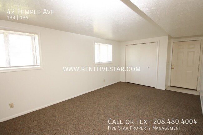 Building Photo - Charming 1 Bedroom Apartment Available in ...