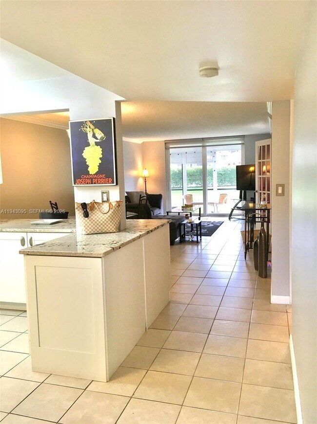 Foto del edificio - 9410 N Hollybrook Lake Dr