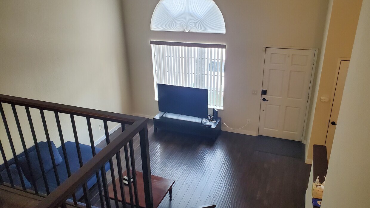 Foto principal - 8741 Darby Ave