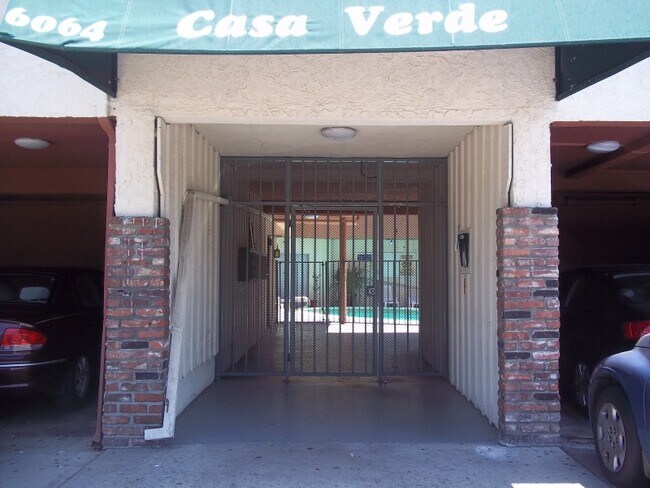 Foto del edificio - 6064 Whitsett Ave