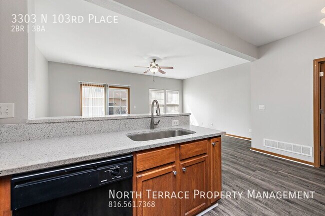 Foto del edificio - Updated 2BR 2.5BATH Townhouse in Kansas Ci...