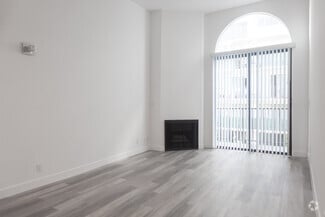 Interior Photo - 1823 Grace