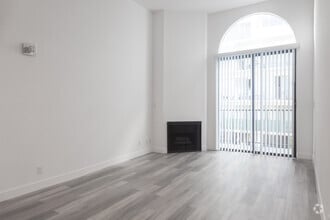 Interior Photo - 1823 Grace