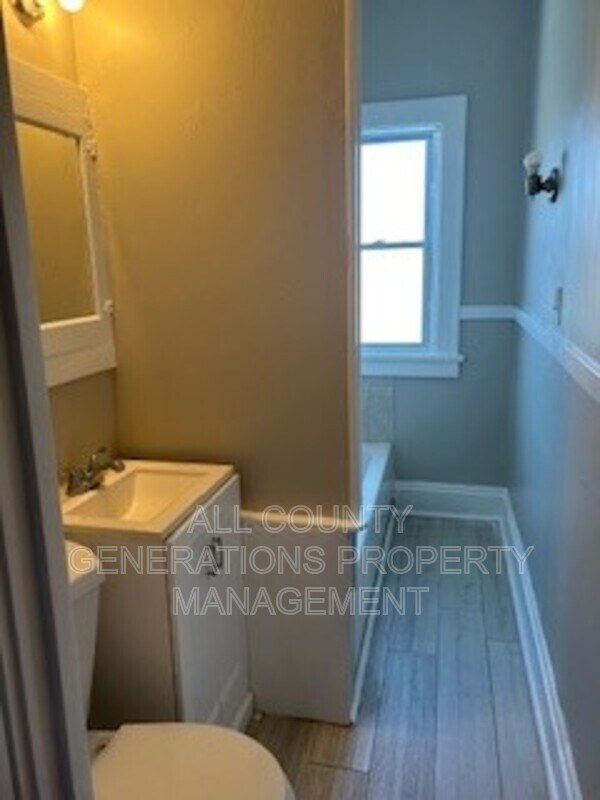 Foto del edificio - 4512 E 131st St