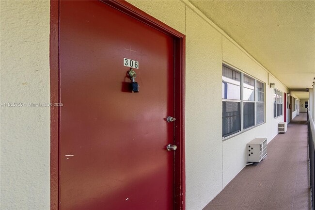 Foto del edificio - 100 SW 132nd Way