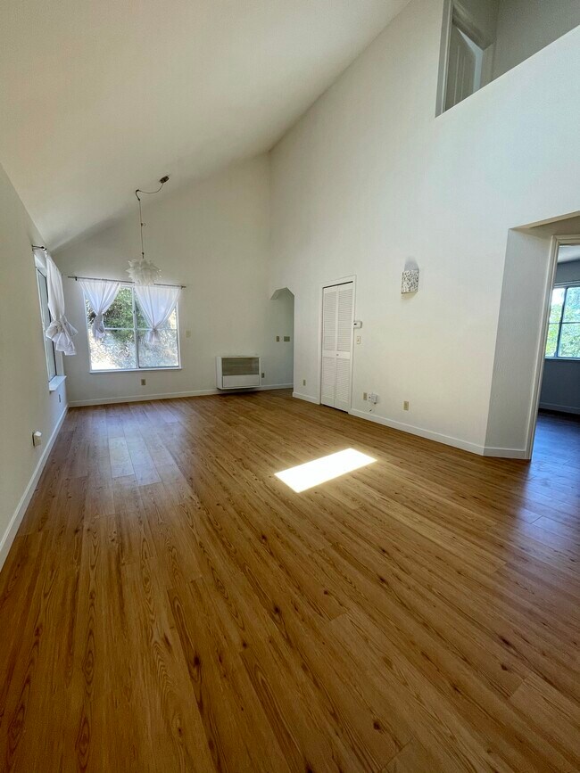Gran sala - 411 Santa Fe Ave