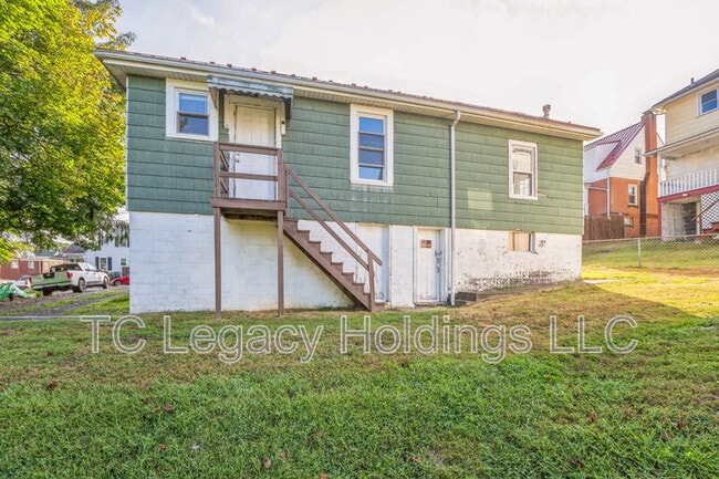 Building Photo - 316 1/2 Harrison Street