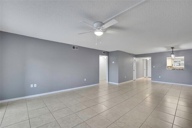 Foto del edificio - 4452 Garnet Dr