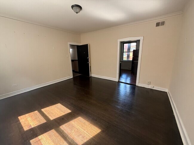 Foto del edificio - 1022 E Hyde Park Blvd