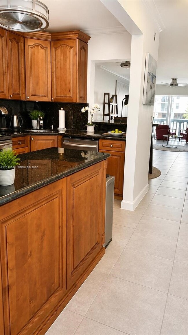 Building Photo - 440 Paradise Isle Blvd