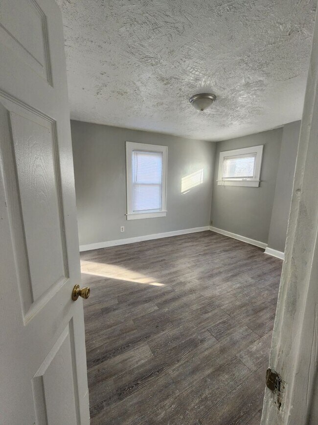 Foto del edificio - 2248 N Harding St