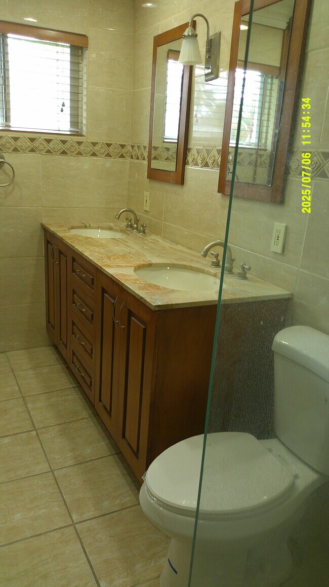 Building Photo - 215 Entrada Dr