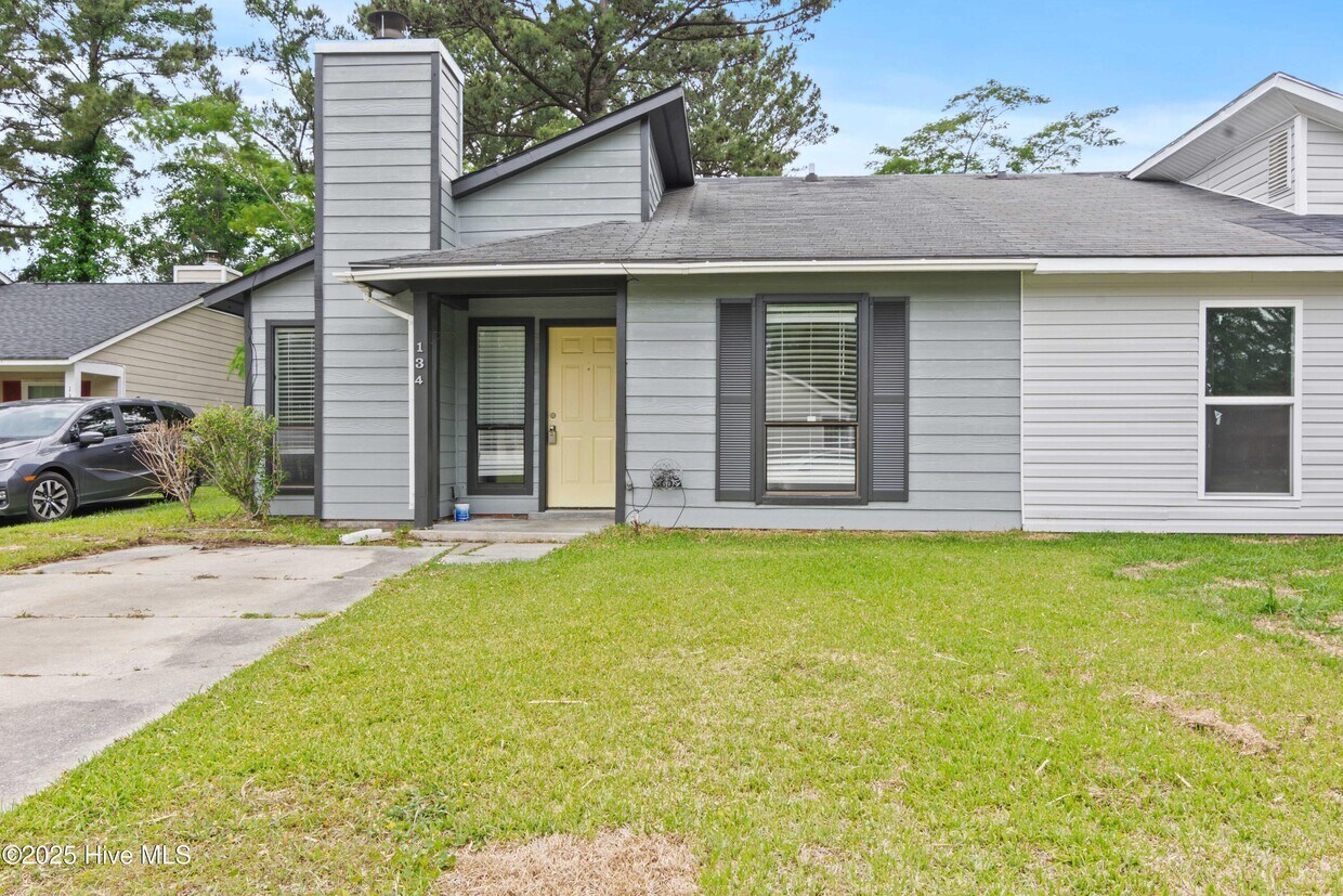 Foto principal - 134 Village Ct
