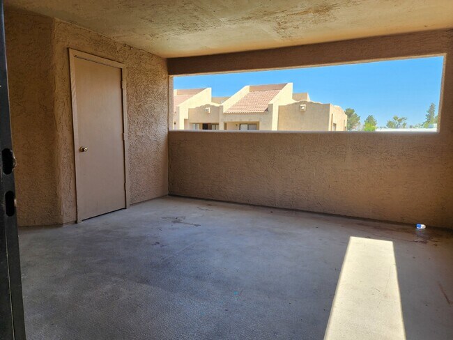 Foto del edificio - Second floor Scottsdale 2/2!