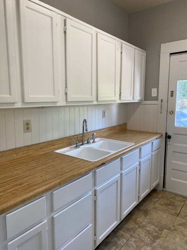 Foto del edificio - 531 Cedar St