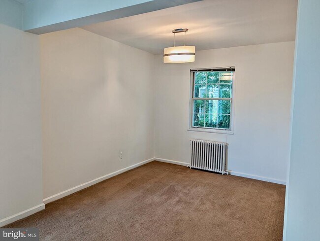 Foto del edificio - 1423 N Nash St