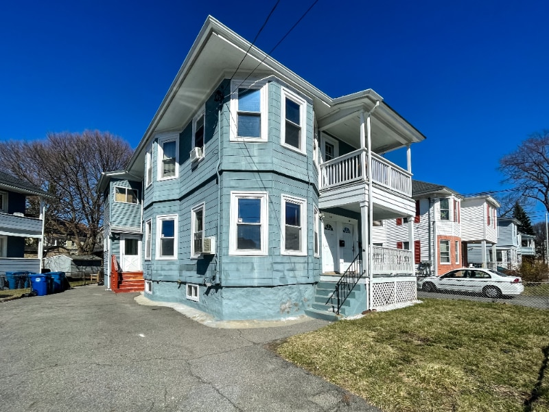 164 Sanborn St Unit 1, Lawrence, MA 01843 Room for Rent in Lawrence