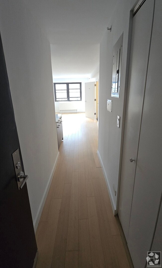 Building Photo - East 39th Street