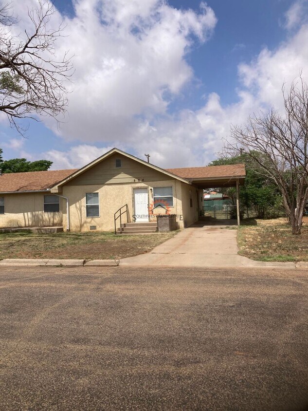 Primary Photo - 500 Turner Duplex