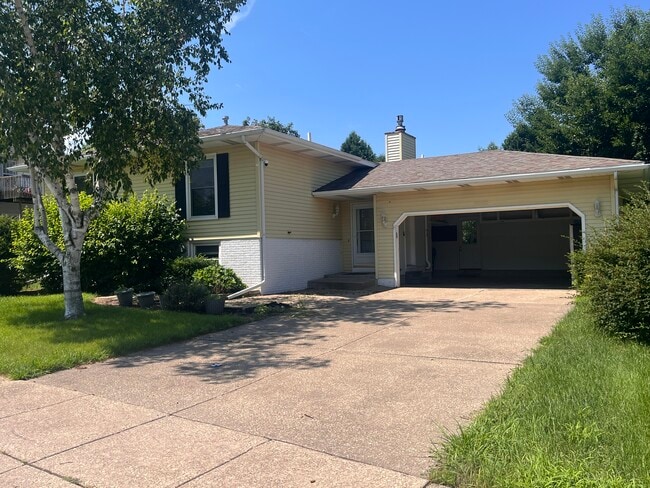 Building Photo - 3840 Wakonda Dr