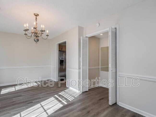 Foto del edificio - 8358 Knights Bridge Rd