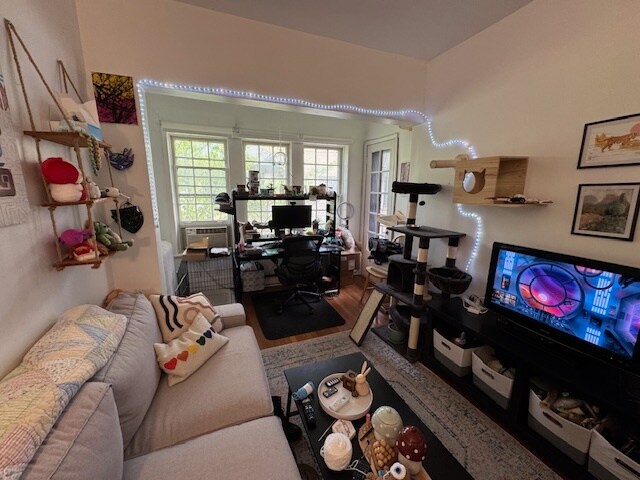 Foto del edificio - 4312 N Clarendon Ave
