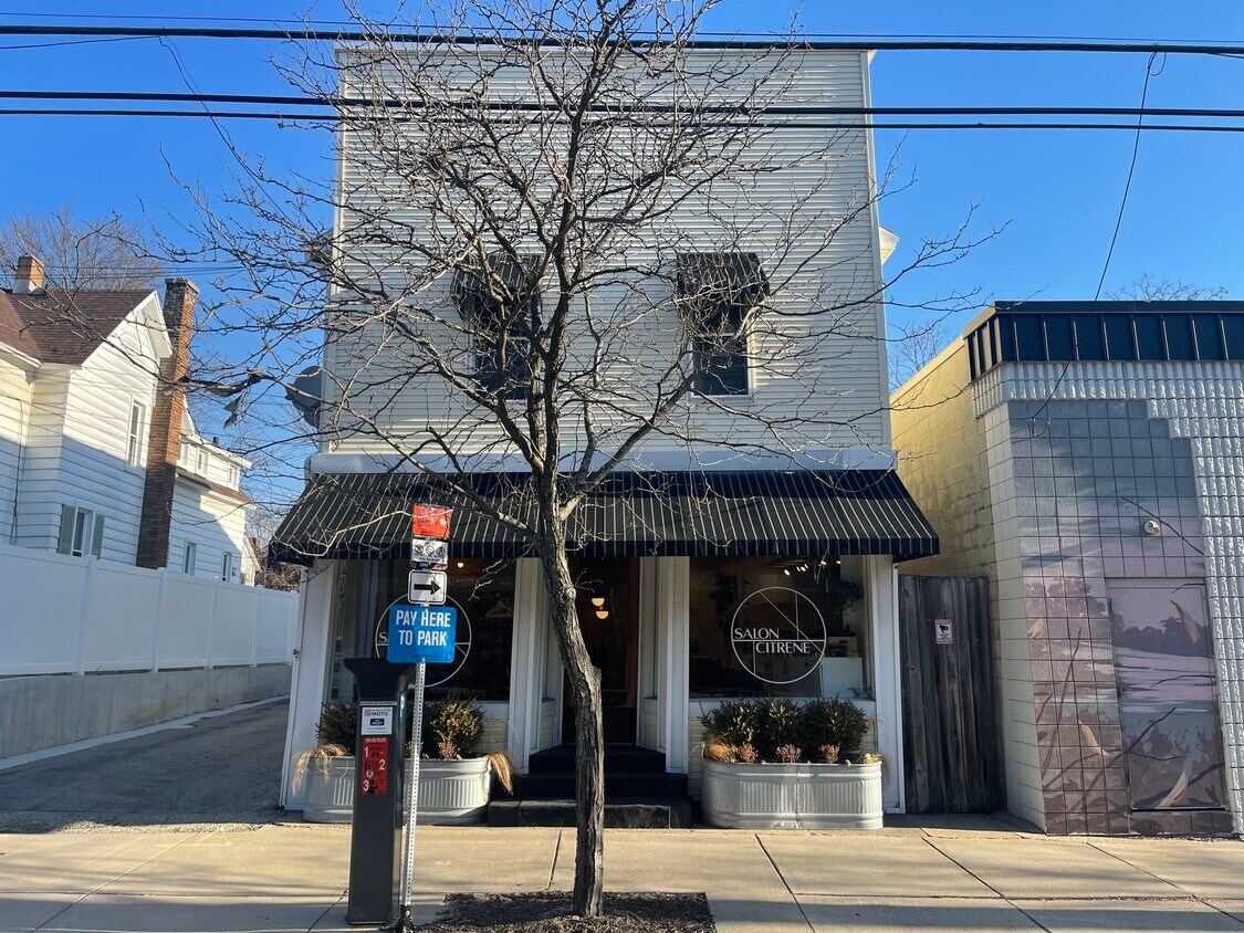 Building Exterior - 1033 Fulton St E