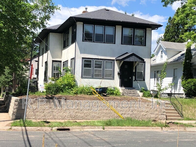 Primary Photo - 256 Russell Ave S