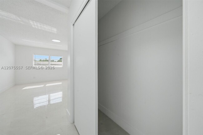 Building Photo - 11000 NW 21st Ct