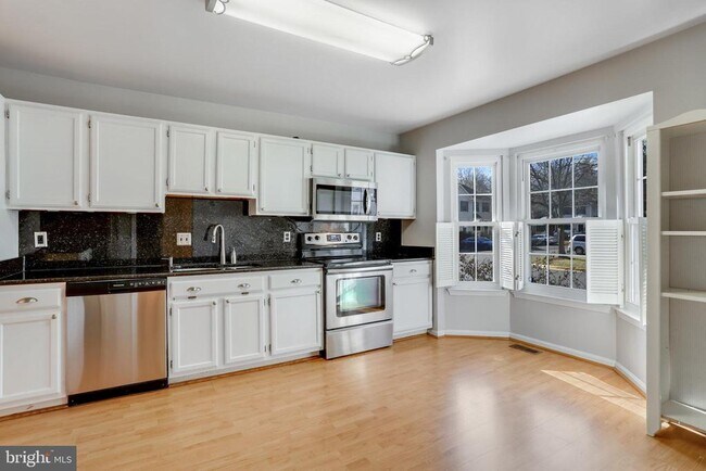 Building Photo - 7606 Southern Oak Dr