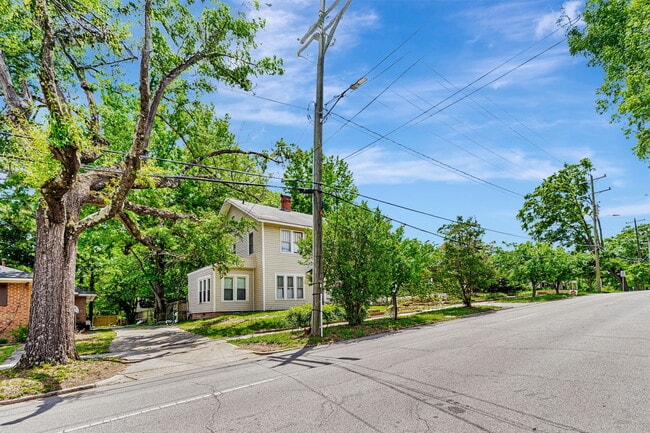 Building Photo - 1112 N Duke St