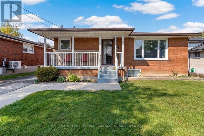 Building Photo - 161 Hoover Crescent