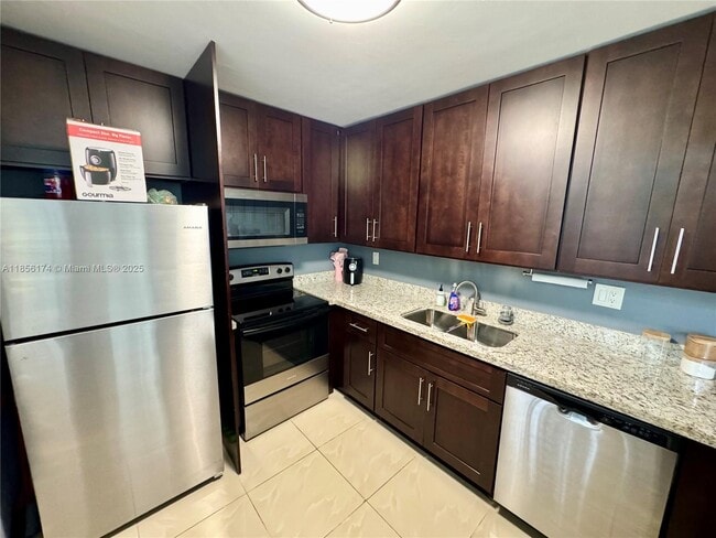 Foto del edificio - 9495 Evergreen Pl