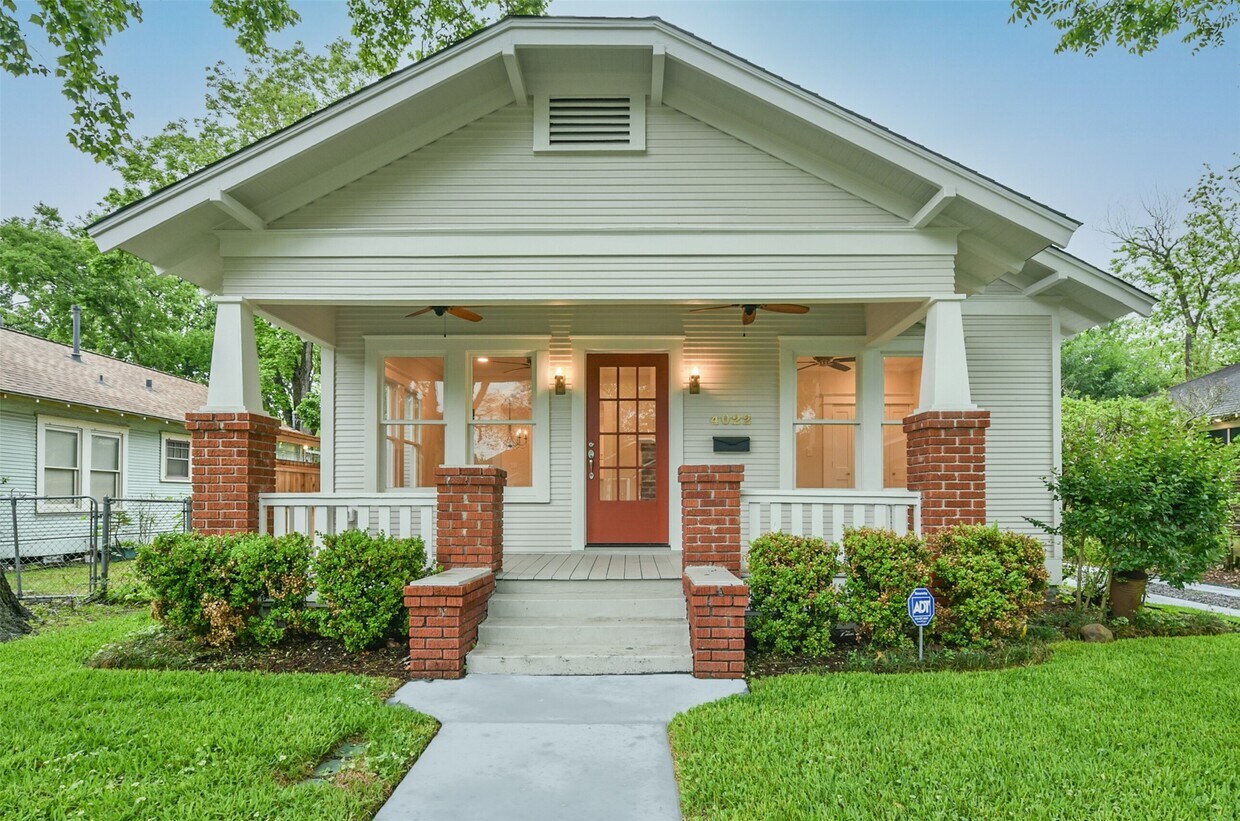 Primary Photo - 4022 Oakridge St