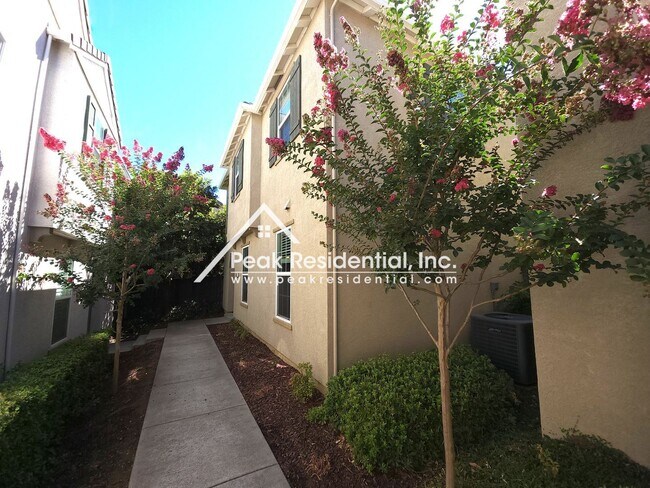 Foto del edificio - 3 br, 2.5 bath House - 9030 Crescenda Lane
