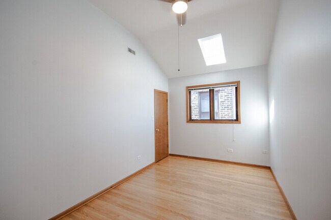 Building Photo - 2428 West Taylor-3