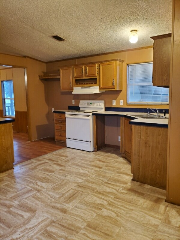 Building Photo - 457 Petty St