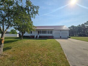 Building Photo - 108 Charlene Dr