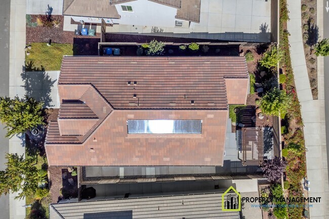 Foto del edificio - Vineyard Creek-Former Model Home