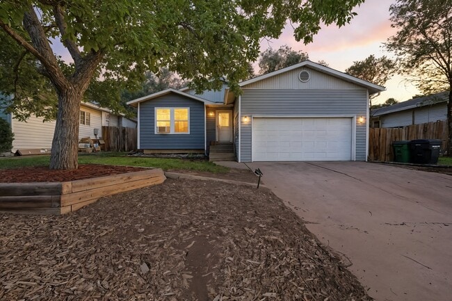 Building Photo - 972 Columbine Ave