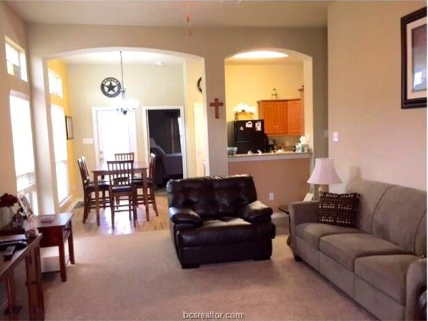 Foto del edificio - 2810 Silver Oak Dr