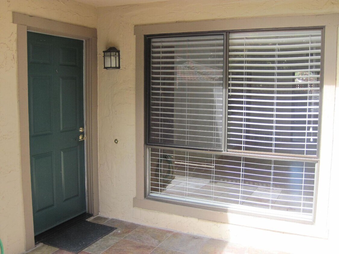 Primary Photo - 2 bed 1.5 bath upper westside, close to UCSC
