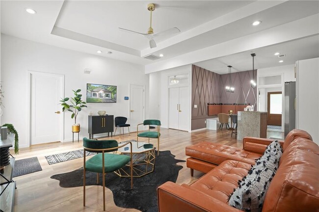 Foto del edificio - 705 S Grand Ave NW