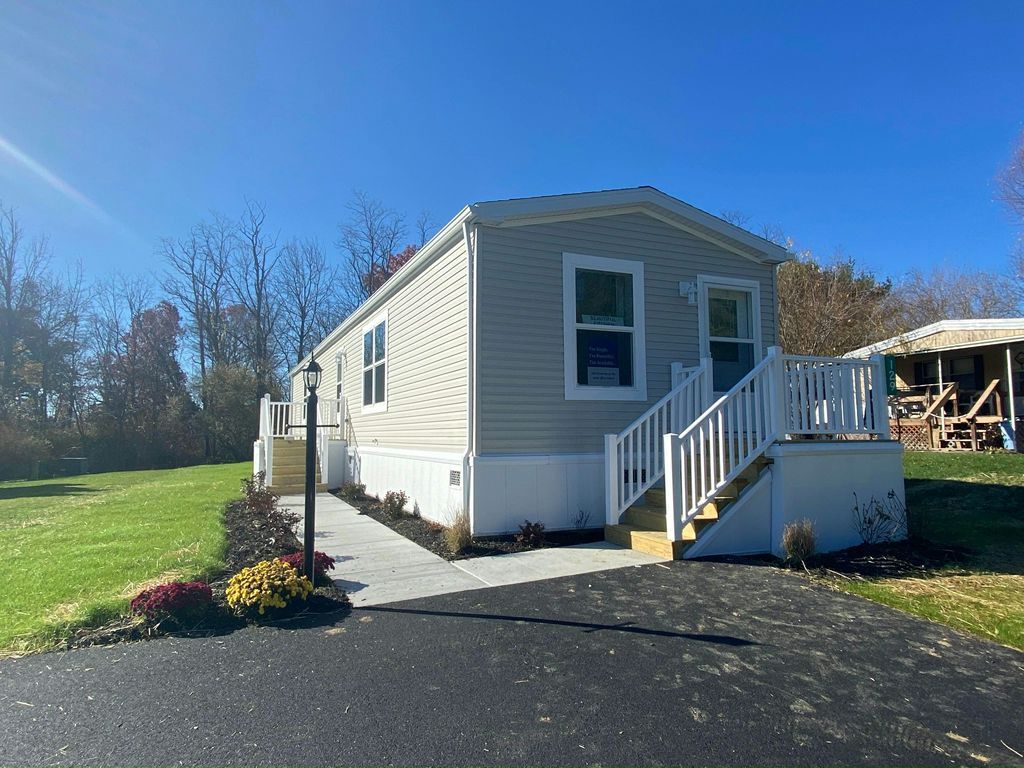 Primary Photo - 129 Zimmer Dr W